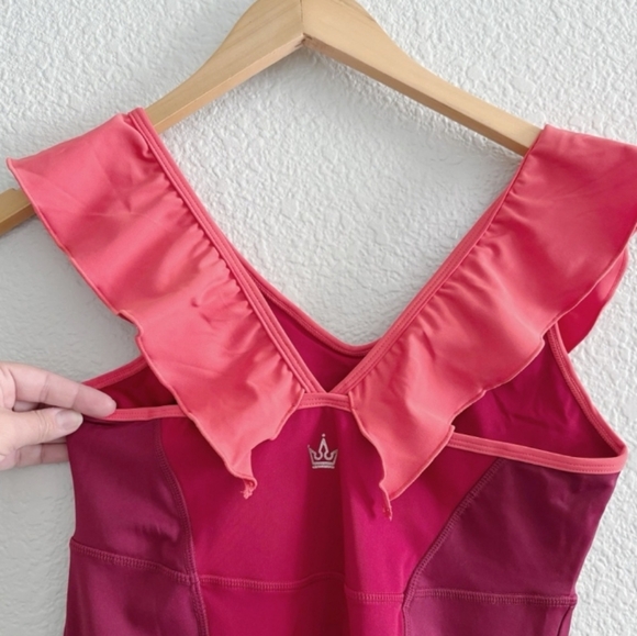 Crowned Athletics Sister Witch Pink Athletic Top Size Small Womens Hocus Pocus - Picture 4 of 6